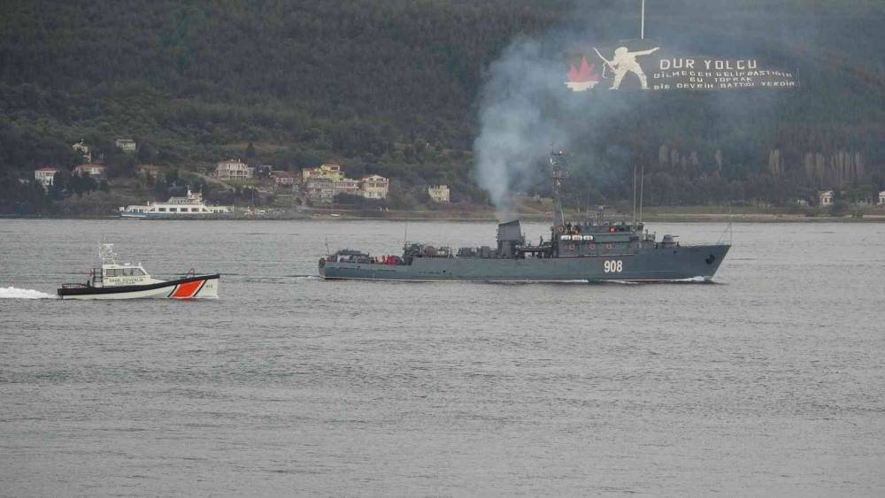 Rus savaş gemileri Çanakkale Boğazı’ndan geçti
