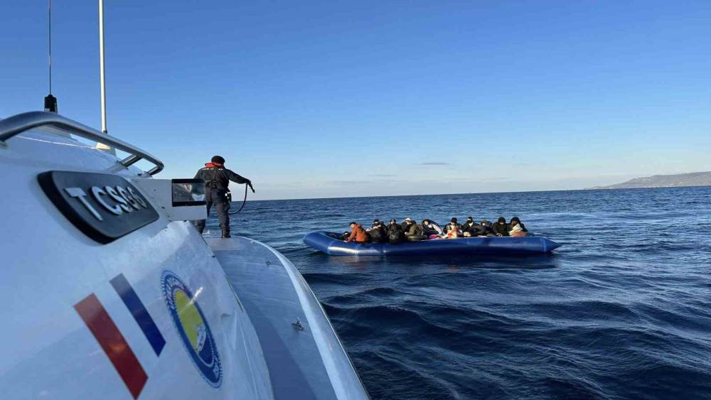 Ayvacık açıklarında 33 kaçak göçmen yakalandı
