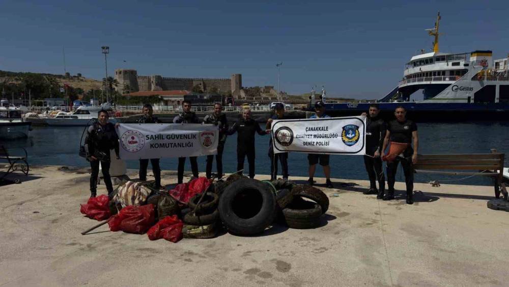Bozcaada Limanı&rsquo;nda deniz dibi temizliği  ger&ccedil;ekleştirildi
