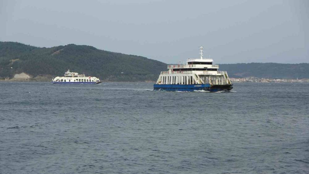 Bozcaada ve G&ouml;k&ccedil;eada&rsquo;ya feribot seferlerine fırtına engeli
