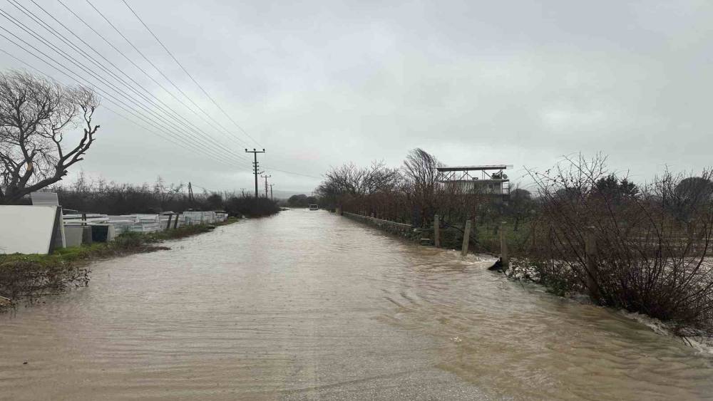 Ayvacık&rsquo;ta sağanak yağış etkili oldu
