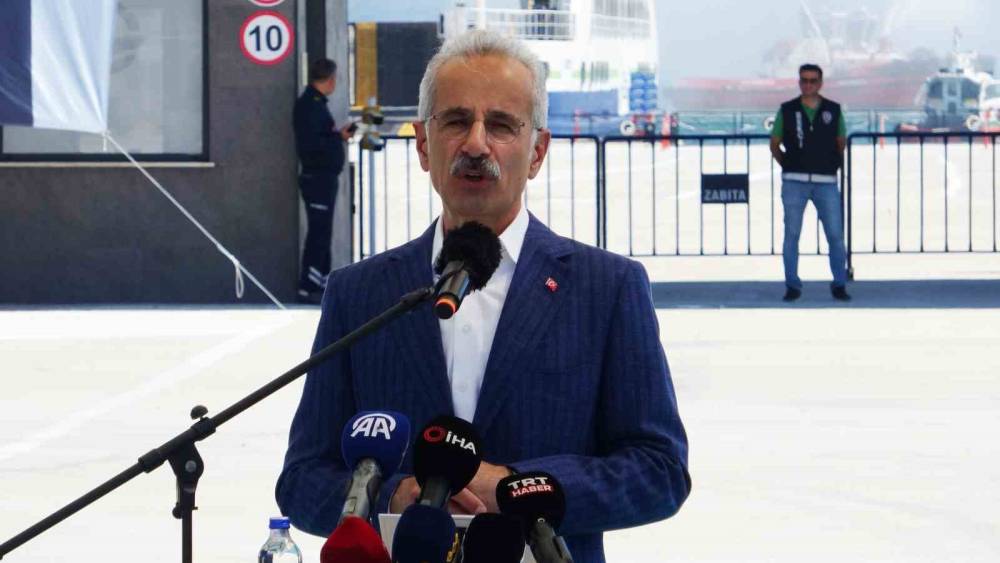 Bakan Uraloğlu: "İstanbul-&Ccedil;anakkale arası ulaşım s&uuml;resi ise 3,5 saatten 2 saate d&uuml;şecek"
