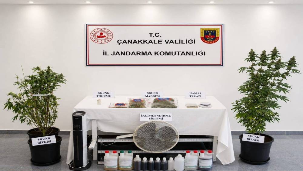 &Ccedil;anakkale&rsquo;de jandarmadan uyuşturucu operasyonu: 68 g&ouml;zaltı
