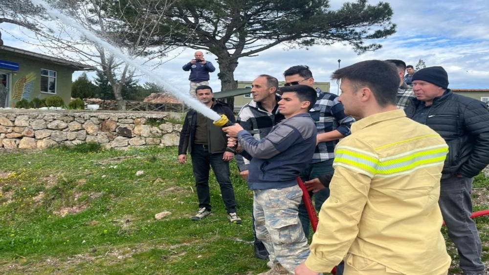 &Ccedil;anakkale&rsquo;de askeri personele yangın m&uuml;dahale eğitimi
