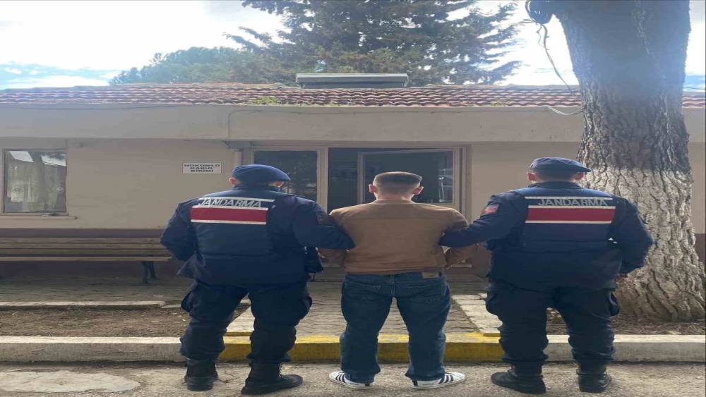 &Ccedil;anakkale&rsquo;de farklı su&ccedil;lardan aranan 15 kişi tutuklandı
