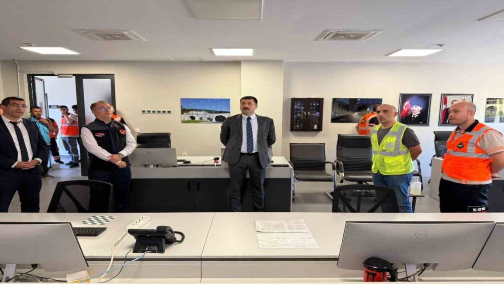 Assos T&uuml;neli&rsquo;nde trafik kazası tatbikatı
