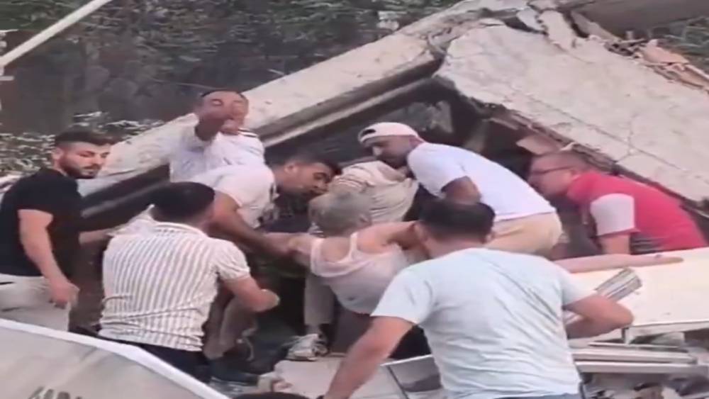 Balıkesir’de 6.2’lik deprem: Bir kişi enkazdan sağ çıkarıldı
