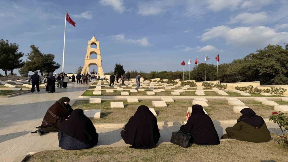 Erzurumlu şehit aileleri Çanakkale 57. Alay Şehitliğinde hüzünlendiler
