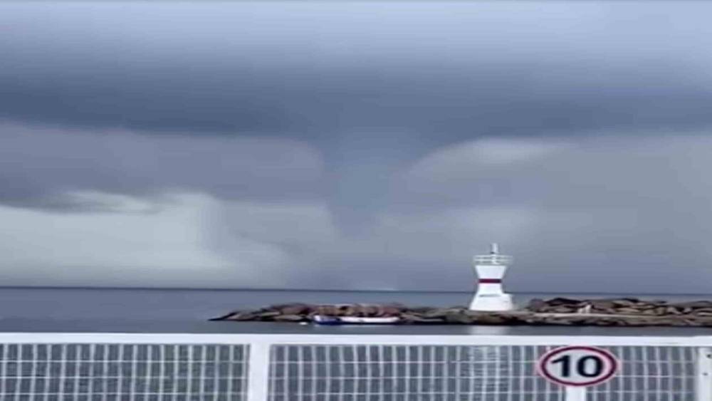 Bozcaada açıklarında denizde hortum oluştu