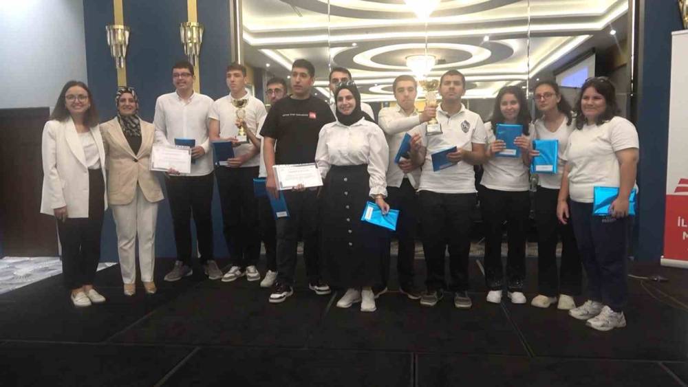 Yalova’da kitap okuma yarışması ödül töreni yapıldı
