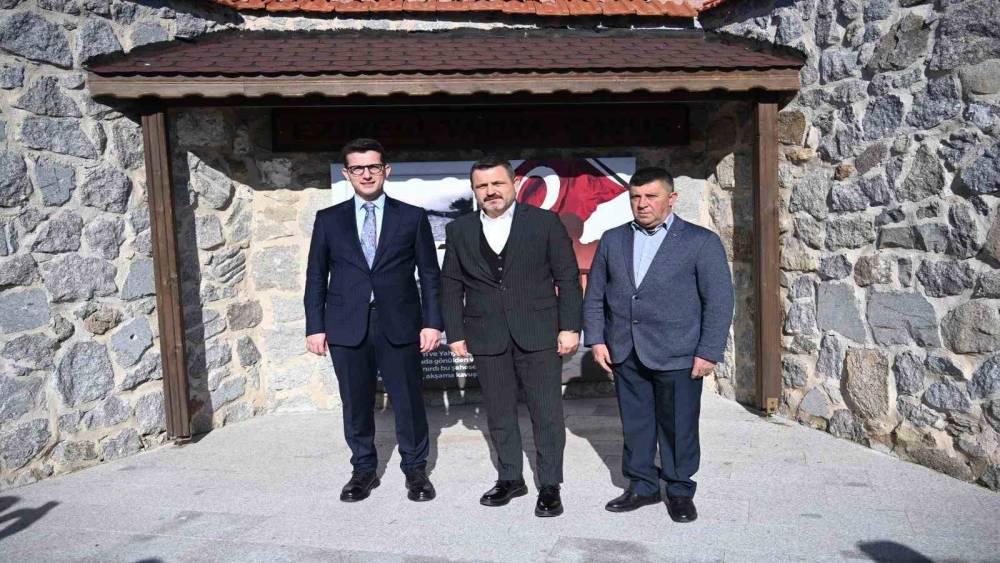 Ezineli Yahya &Ccedil;avuş&rsquo;un hiperrealist heykeli m&uuml;zede sergilenmeye başlandı
