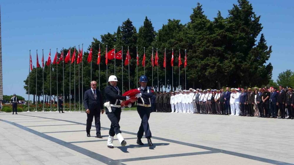 15 Temmuz şehitleri Şehitler Abidesi&rsquo;nde anıldı
