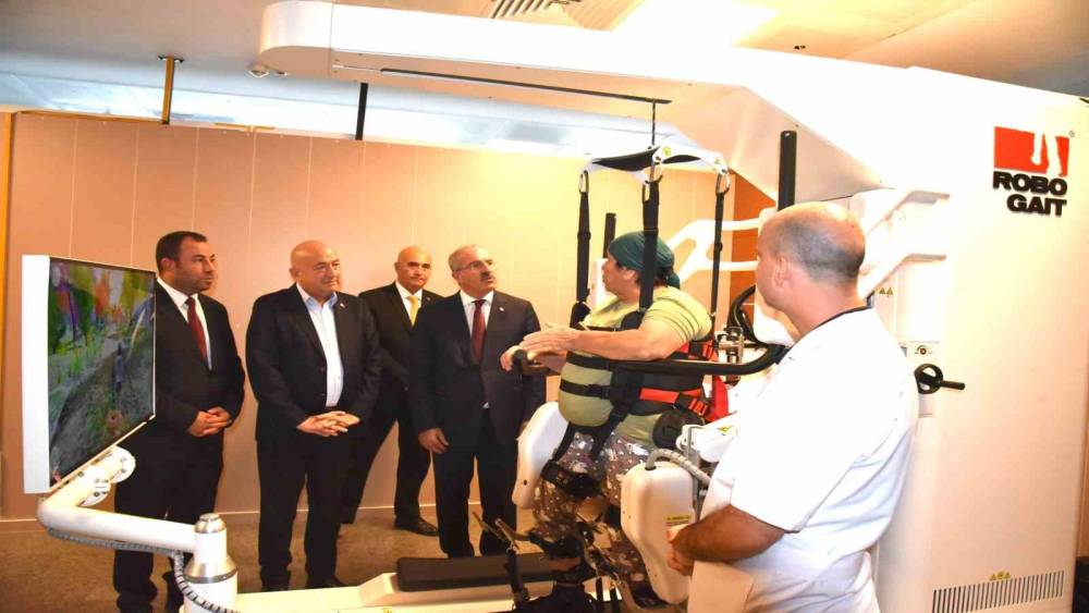 &Ccedil;anakkale Devlet Hastanesi&rsquo;ne robotik y&uuml;r&uuml;me cihazı

