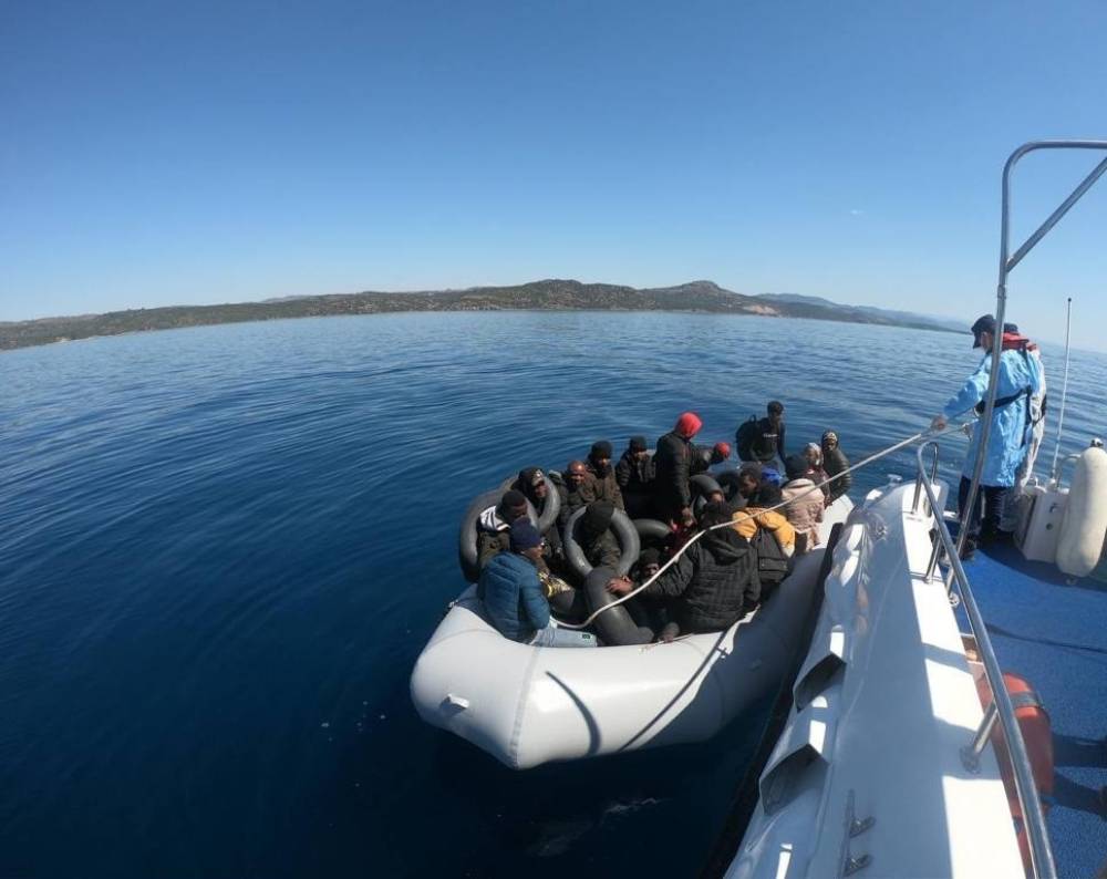 Çanakkale açıklarında 27 düzensiz göçmen kurtarıldı
