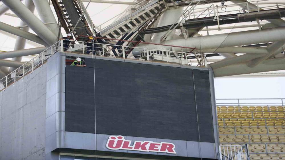 Fenerbahçe stadındaki scoreboardlar yenileniyor

