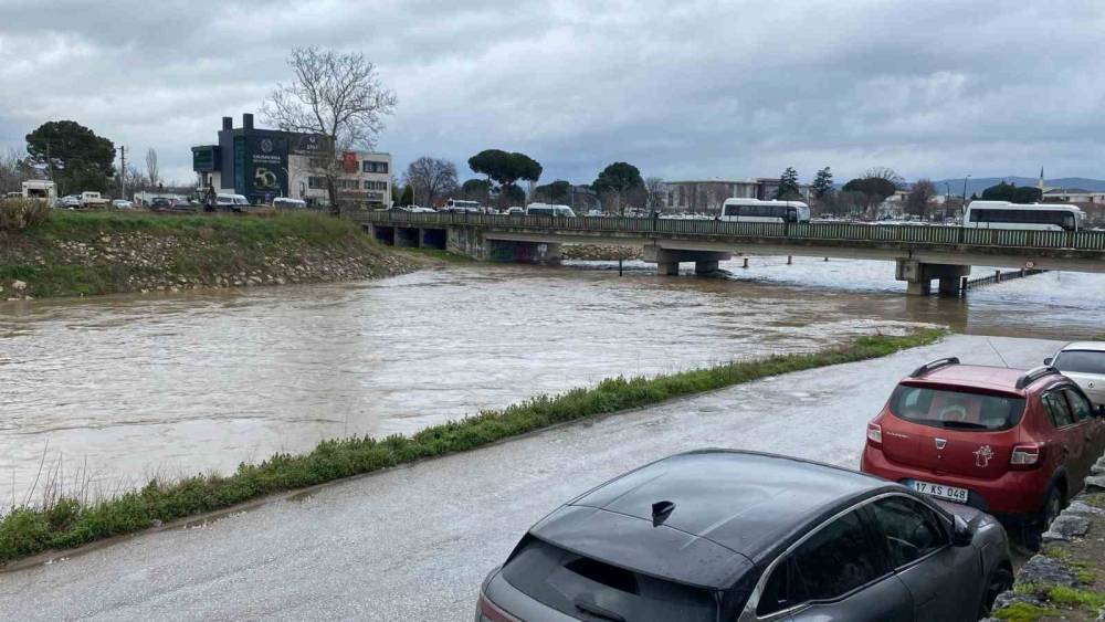 &Ccedil;anakkale&rsquo;de Kocabaş &Ccedil;ayı yoğuş yağış nedeniyle taştı