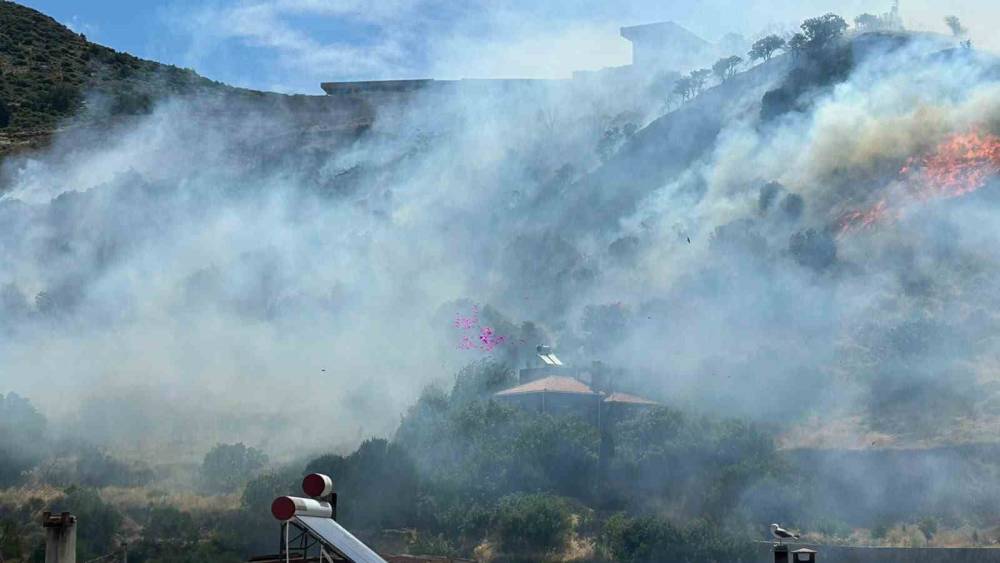 Ayvacık&rsquo;ta makilik alanda yangın &ccedil;ıktı
