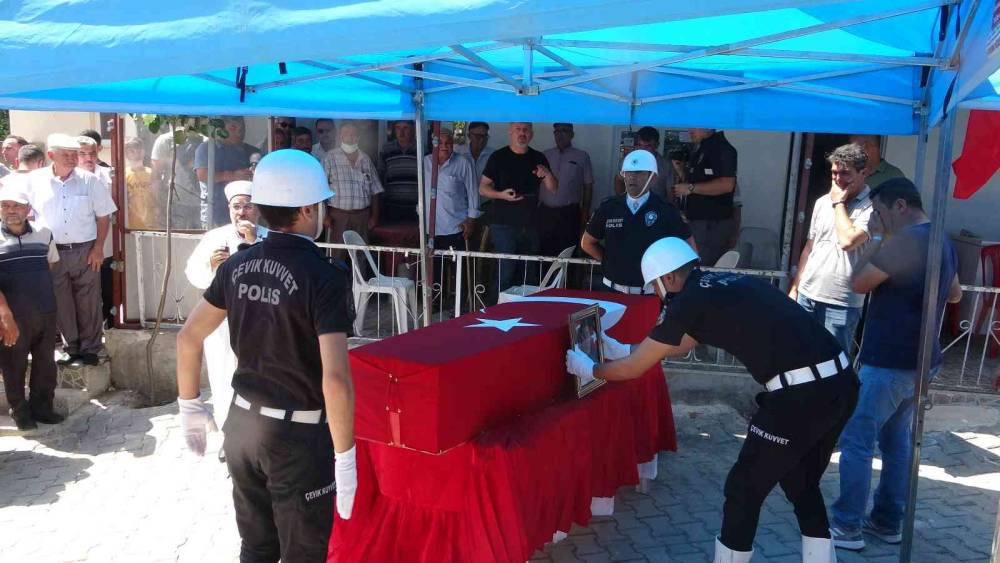 Mardin’deki kazada şehit olan polis Yahya Ergin Çanakkale’de toprağa verildi
