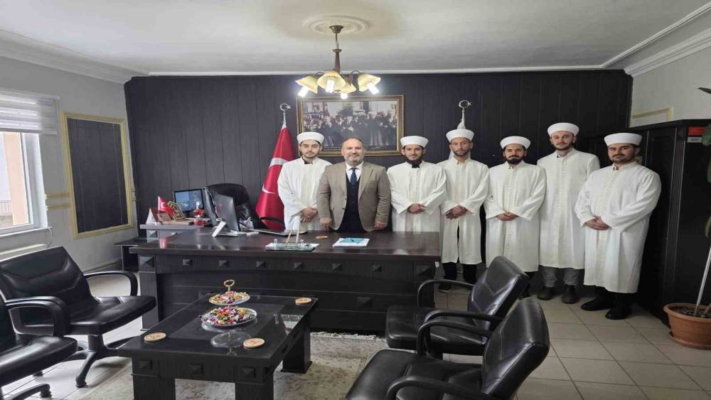 &Ccedil;an&rsquo;da yeni atanan din g&ouml;revlilerine sarık ve c&uuml;bbe giydirme merasimi d&uuml;zenlendi
