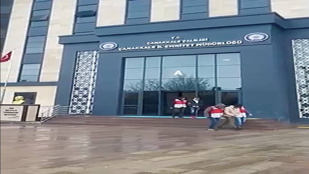 &Ccedil;anakkale&rsquo;de huzur uygulamaları: 17 ka&ccedil;ak g&ouml;&ccedil;men yakalandı, 4 organizat&ouml;r tutuklandı
