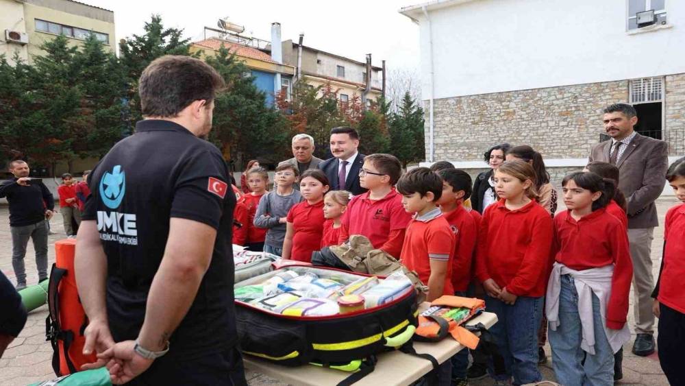 Gökçeada’da çocuklar sağlık ve afet konularında bilgilendirildi
