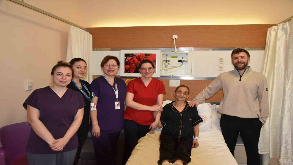 &Ccedil;anakkale&rsquo;de nadir g&ouml;r&uuml;len sindirim sistemi hastalığına yakalanan hasta sağlığına kavuştu
