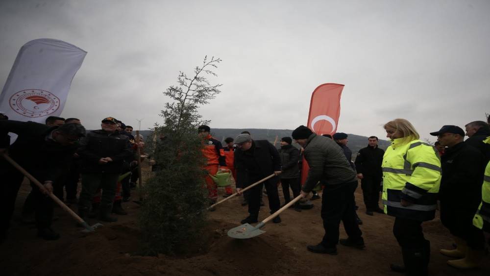 &Ccedil;anakkale&rsquo;de D&uuml;nya Ormancılık G&uuml;n&uuml;&rsquo;nde 5 bin fidan toprakla buluştu
