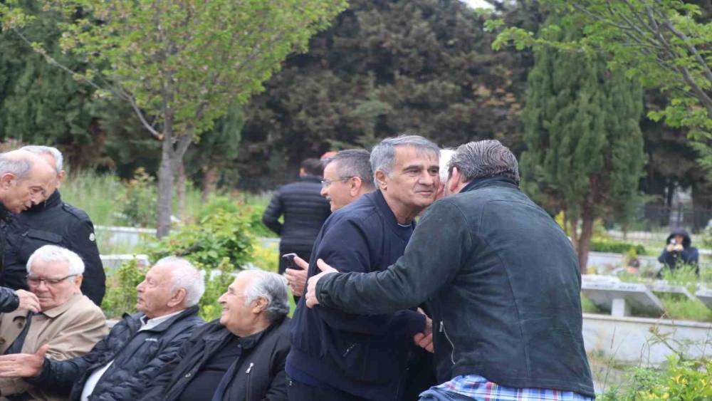 Trabzonspor Onursal Başkanı Mehmet Ali Yılmaz, kabri başında anıldı
