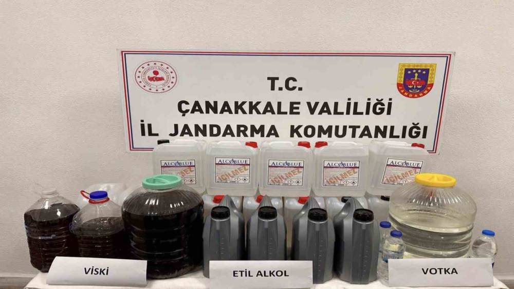 &Ccedil;anakkale&rsquo;de ka&ccedil;ak alkol operasyonu

