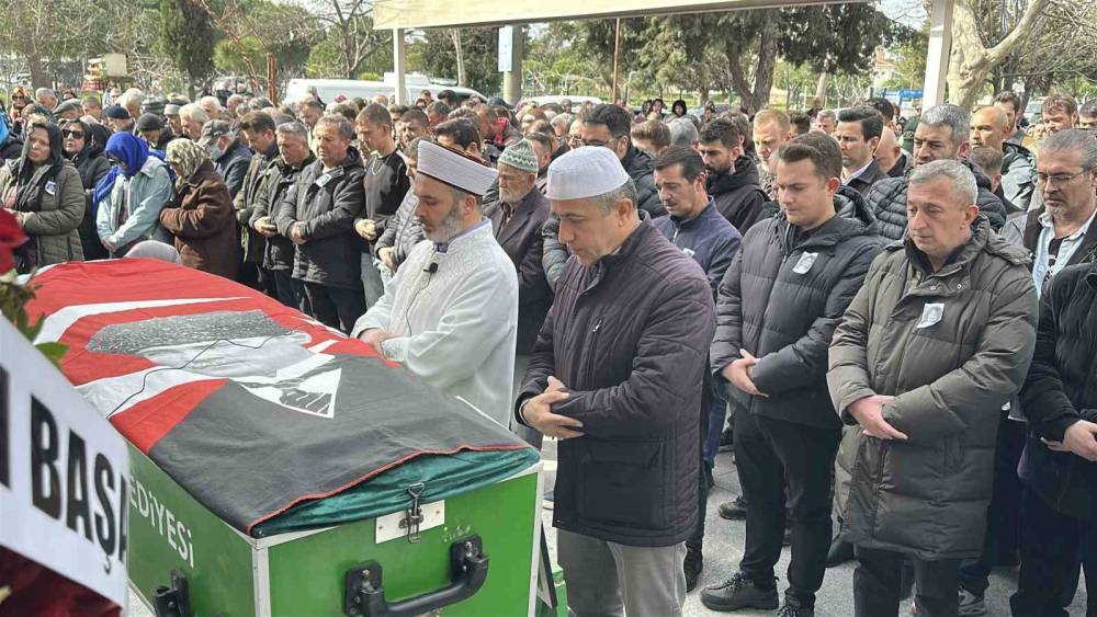 Bulgaristan&rsquo;da trafik kazasında hayatını kaybeden &Ccedil;anakkaleli gen&ccedil; son yolculuğuna uğurlandı
