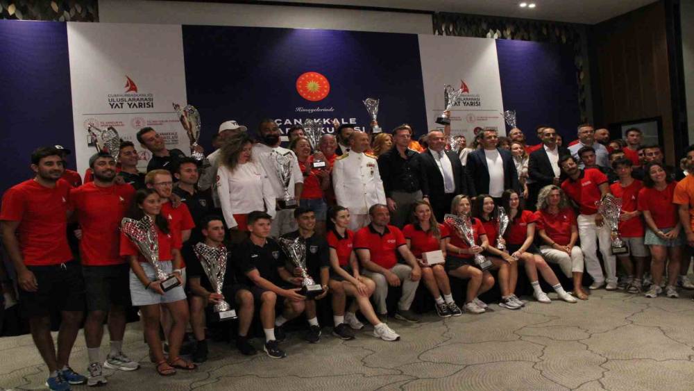 Cumhurbaşkanlığı 6. Uluslararası Yat Yarışları Çanakkale etabında kazananlar ödüllerini aldı
