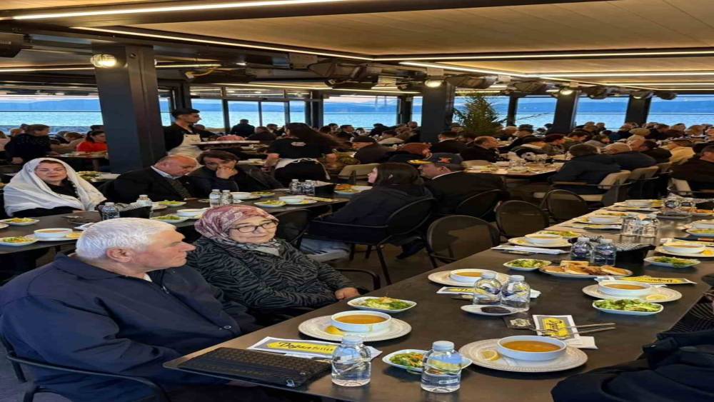 &Ccedil;anakkale&rsquo;de şehit aileleri ve gaziler iftarda bir araya geldi
