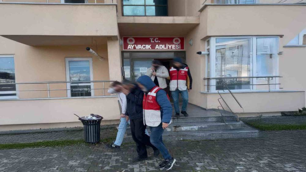 &Ccedil;anakkale&rsquo;de 28 ka&ccedil;ak g&ouml;&ccedil;men yakalandı
