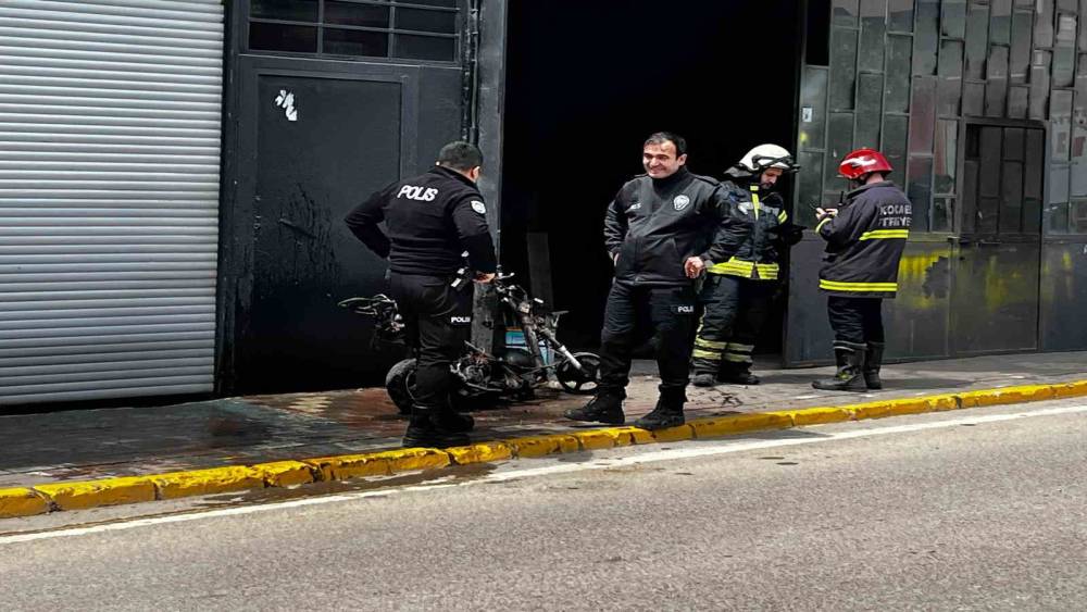 Tamir sırasında yangın çıktı: Geriye iskeleti kaldı
