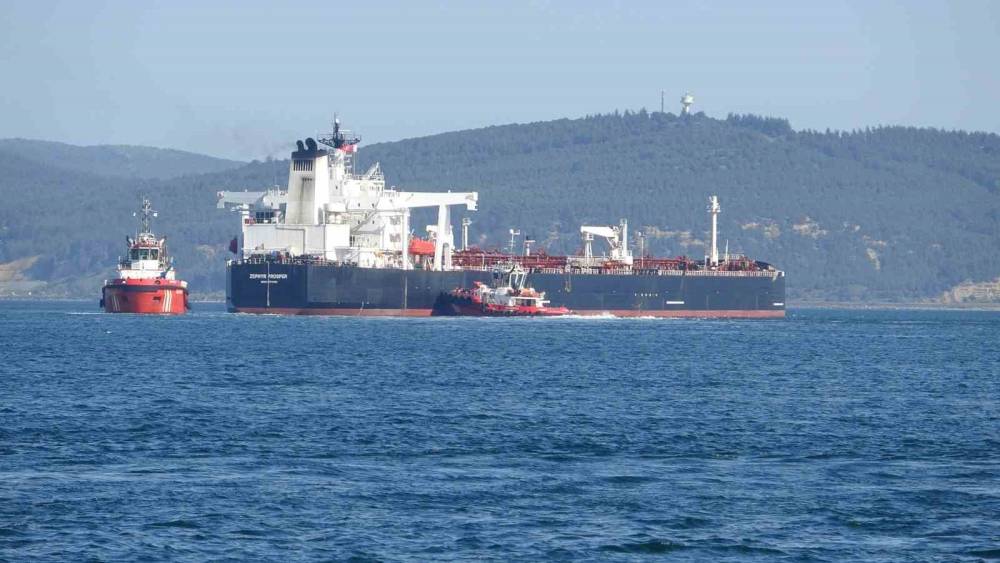 &Ccedil;anakkale Boğazı&rsquo;nda ham petrol tankeri s&uuml;r&uuml;klendi
