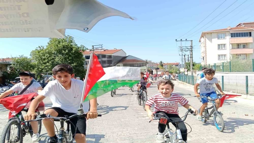 Yenice&rsquo;de &rsquo;Gen&ccedil; Pedallar &Ouml;zg&uuml;r Gazze İ&ccedil;in&rsquo; bisiklet turu d&uuml;zenlendi
