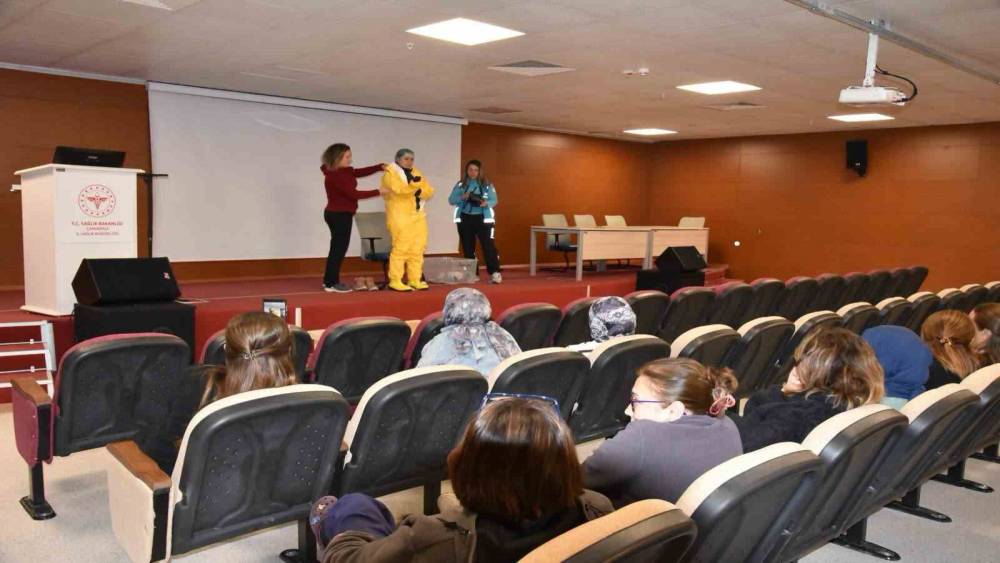 &Ccedil;anakkale&rsquo;de Acil Servis &ccedil;alışanlarına KBRN eğitimi
