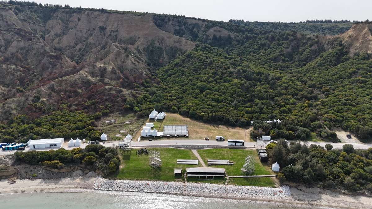 Anzak Koyu Şafak Ayini'ne hazırlanıyor