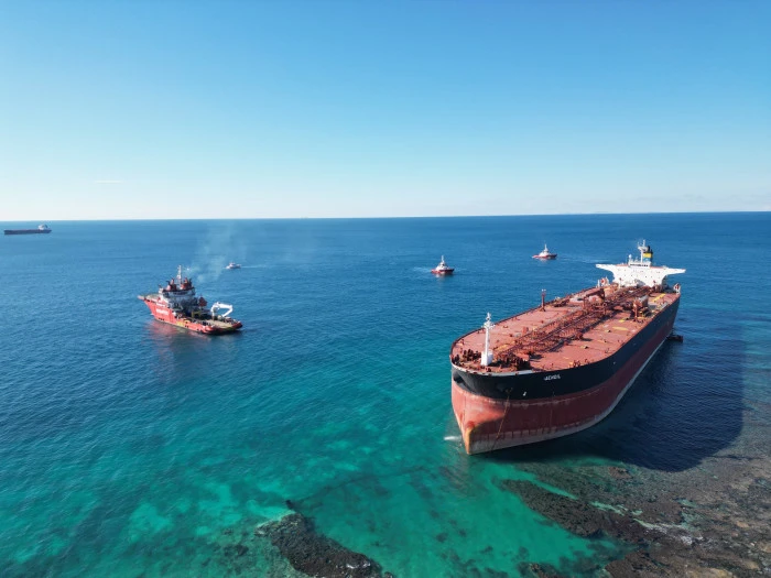 Bozcaada&rsquo;da karaya oturan tankerin kurtarma &ccedil;alışmaları dron ile g&ouml;r&uuml;nt&uuml;lendi