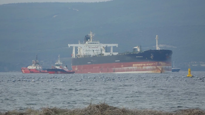 &Ccedil;anakkale Boğazı&rsquo;ndan ge&ccedil;en tanker jenerat&ouml;r arızası yaptı