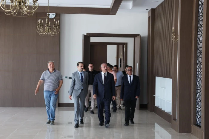 &Ccedil;anakkale Havalimanı DHMİ Genel Maksatlı Garaj ve VIP Binası inşaatında inceleme