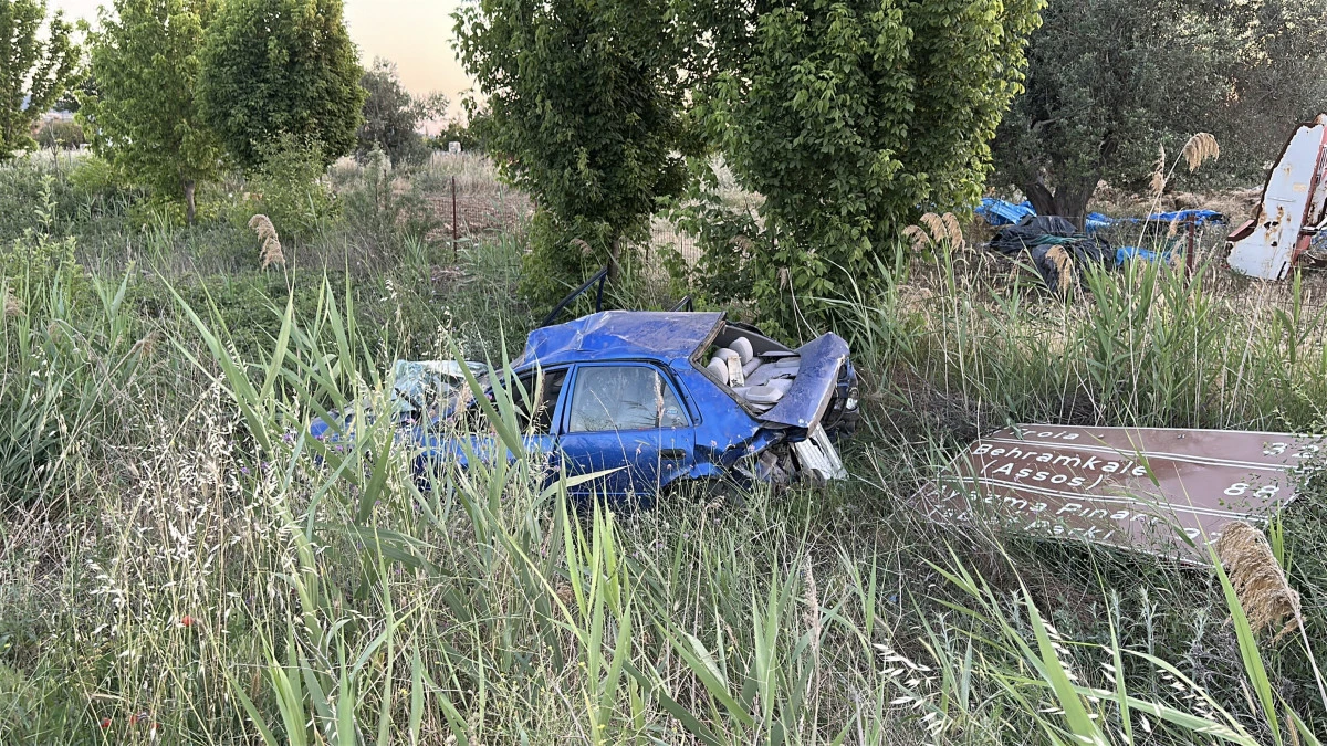 Çanakkale'de 3 araçlı zincirleme kaza: 1'i ağır 5 yaralı