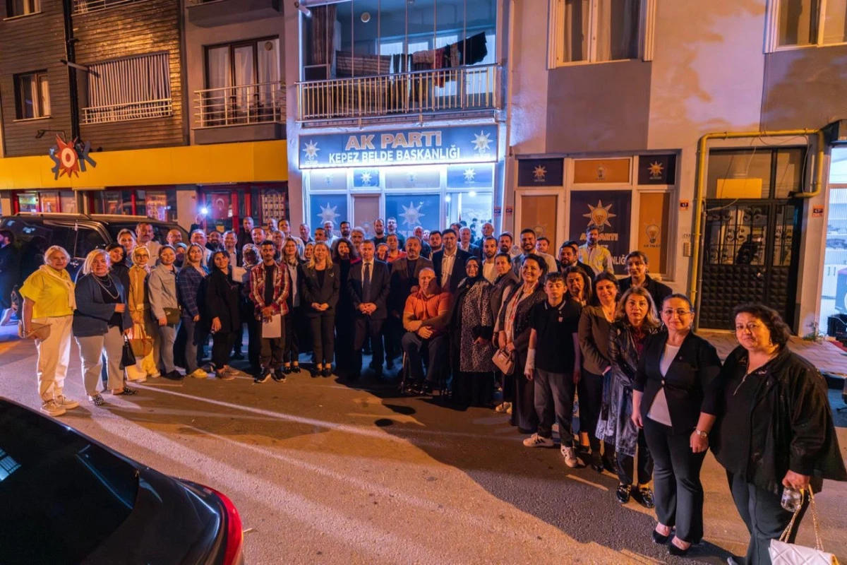 &Ccedil;anakkale&rsquo;de AK Parti&rsquo;ye Yoğun Katılım S&uuml;r&uuml;yor 