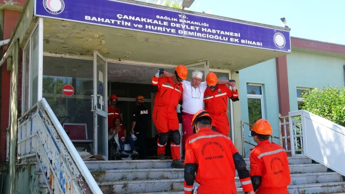 &Ccedil;anakkale&rsquo;de fırtına, dolu ve hortum tatbikatı ger&ccedil;ekleştirildi
