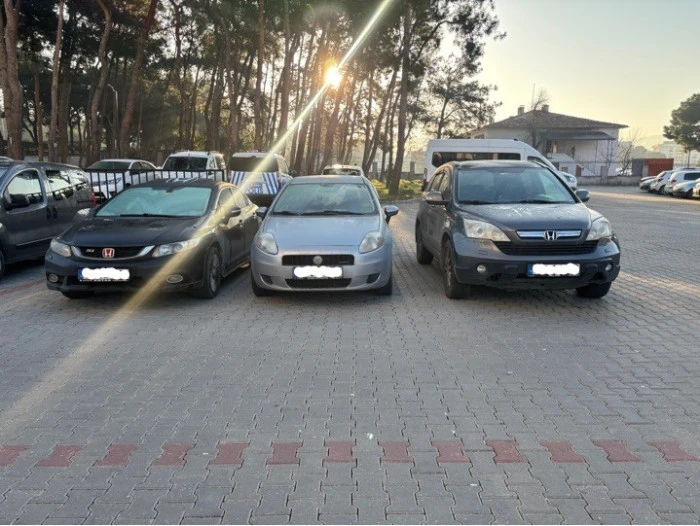 &Ccedil;anakkale&rsquo;de g&ouml;&ccedil;men ka&ccedil;ak&ccedil;ılığı operasyonu: 4 tutuklama