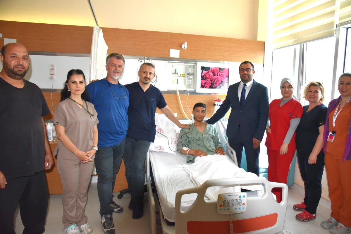 Çanakkale'de ilk kez denen cerrahi yöntemle 15 yaşındaki çocuğun kalbindeki delik kapatıldı