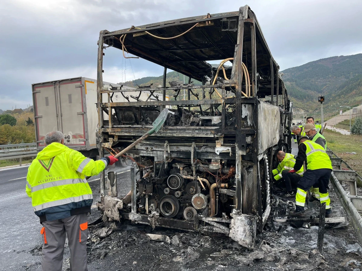 Çanakkale'den orta okul öğrencilerini İstanbul'a geziye götüren otobüs alevlere teslim oldu 