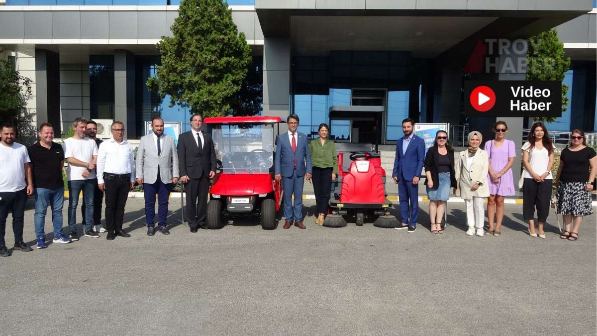 ÇOMÜ'ye 'Daha Yeşil Sürdürülebilir Bir Üniversite' sloganıyla 2 elektrikli araç kazandırıldı