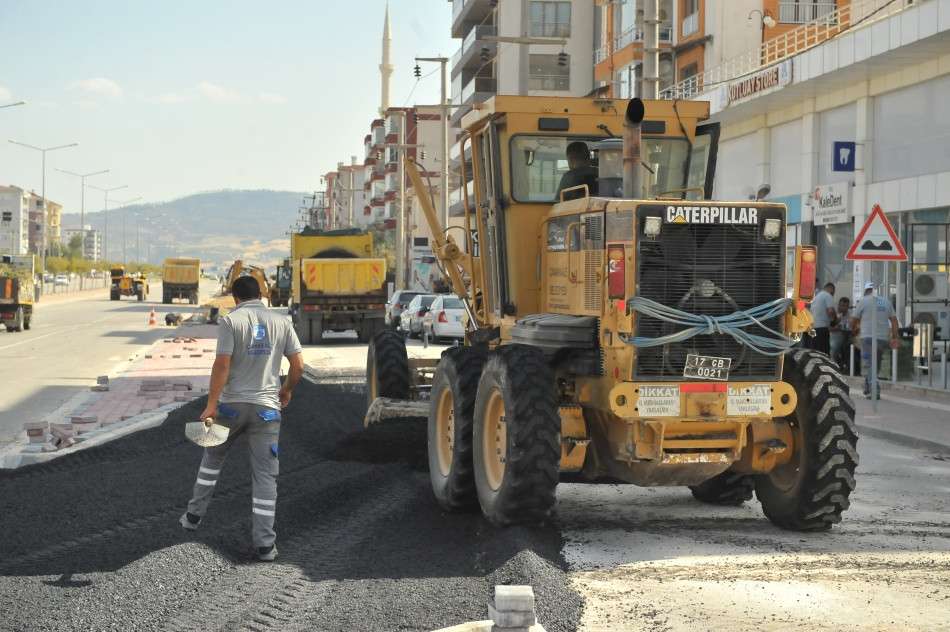 Esenler Mahallesi'nde Kavşak Düzenlemesi Devam Ediyor