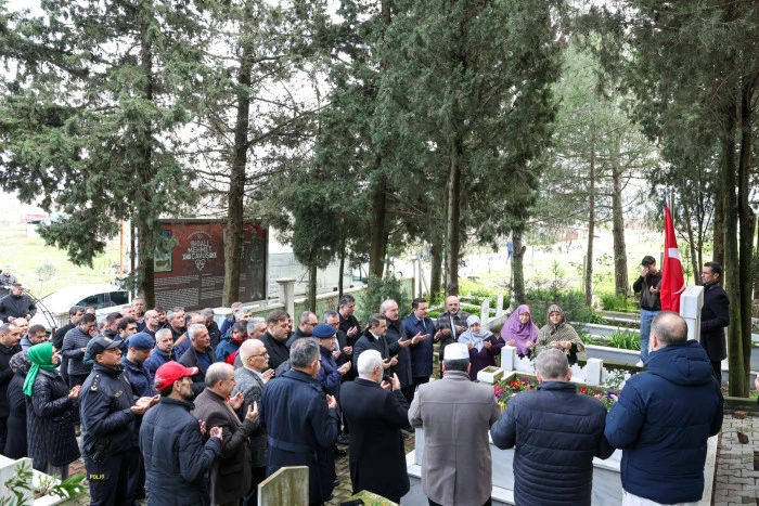 Sedd&uuml;lbahir kahramanı &ouml;l&uuml;m&uuml;n&uuml;n 62. yıld&ouml;n&uuml;m&uuml;nde anıldı